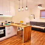 아파트 Modern 2 Bedroom Apartment/kazimierz/paulinska St. 크라쿠프